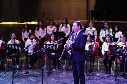 Gençlik Orkestrası ve Korosu’ndan muhteşem yeni yıl konseri