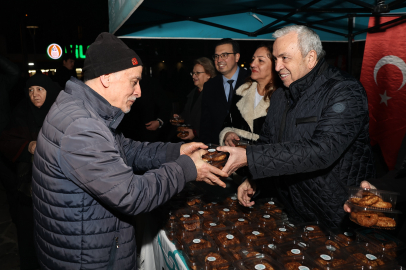 Başkan Şadi Özdemir’den kandil simidi ikramı