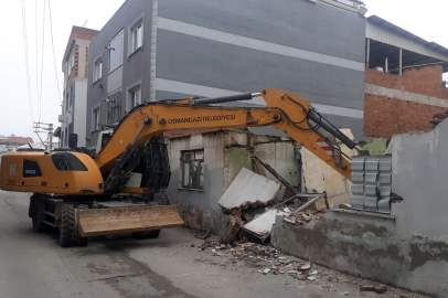 Osmangazi’de 100 metruk bina yıkıldı