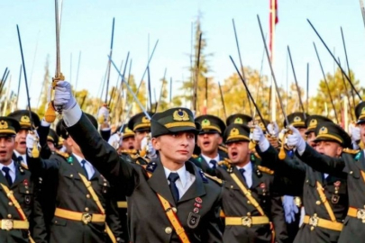 'Mustafa Kemal Atatürk'ün askerleriyiz' demişlerdi: Teğmenler ihraç edildi