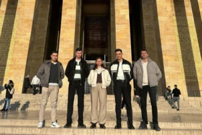 Mustafa Kemal'in askerleri Mustafa Kemal'in huzurunda