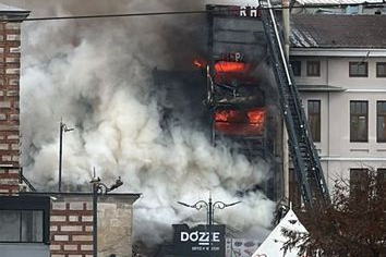 SON DAKİKA: Tarihi Mısır Çarşısı'nın yanında yangın