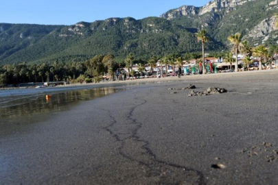 Akyaka ve Seferihisar'da deniz suyu metrelerce çekildi! Uzmanlardan açıklama