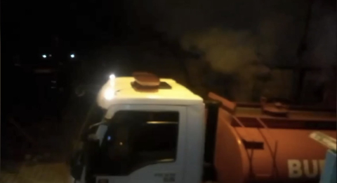 Depoda çıkan yangın köylülerin yardımıyla söndürüldü