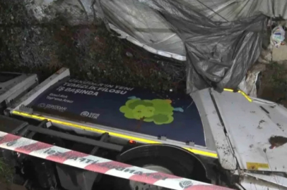 Çöp kamyonu dereye uçtu