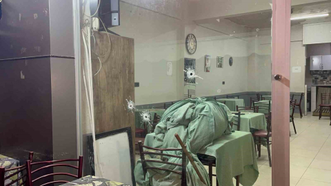 Kahvehaneye silahlı saldırı: Yaya olarak geldiler, ateş edip koşarak kaçtılar