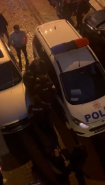 Bayrampaşa’da sahibinin ağızlıksız gezdirdiği pitbull cinsi köpek polise saldırdı