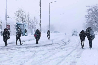 Şiddetli soğuk ve kar geri geliyor! Hava sıcaklığı 8 derece birden düşecek