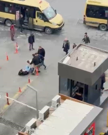 Dolmuş şoförünün yolcuyu darp ettiği anlar kamerada