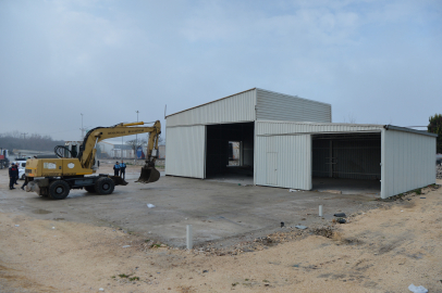 Tarım arazisi üzerindeki kaçak depo yıkıldı