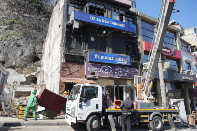 Tophane Surları'nın önündeki son binalar da yıkılıyor
