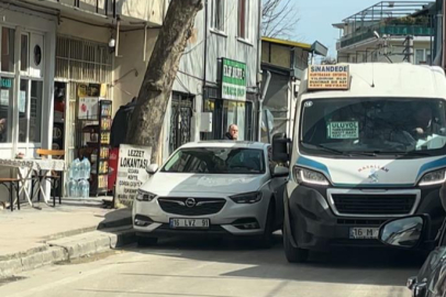 Aracı yola bırakıp gitti, metrelerce araç trafiği oluştu
