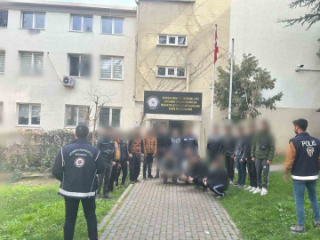 Bursa’da kaçak göçmen operasyonu: 18 göçmen yakalandı, 2 şüpheli gözaltına alındı