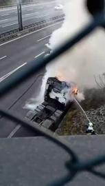 Seyir halindeki tırda çıkan yangını itfaiye söndürdü