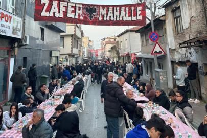Bursa'da Zafer Mahalle gençlerinin düzenlediği 2 bin kişilik iftar organizasyonu dron ile görüntülendi