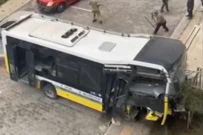 Bursa'da şoke eden kaza! Kontrolden çıkan otobüs otomobilin üzerine düştü...