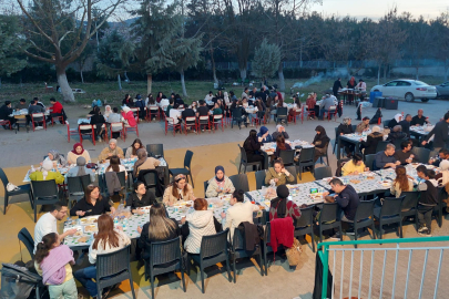 Orhaneli'de öğrenci ve öğretmenler iftarda bir araya geldi