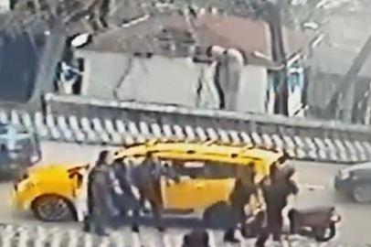 Bursa'da taksiciyle, motosikletli kavgaya tutuştu, cadde ringe döndü