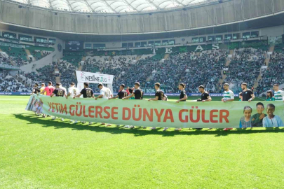 Bursaspor yetim çocuklarla el ele