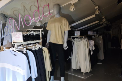 Giyim mağazasının tavanı çöktü