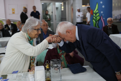Başkan Bozbey’den Huzurevi’ne bayram ziyareti