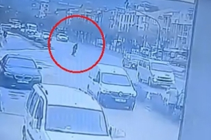 Yolun karşısına geçerken otomobilin çarptığı yaşlı adam hayatını kaybetti
