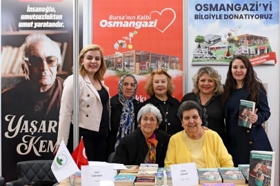 Şenal Sarıhan ve Zeki Sarıhan’a kitapseverlerden yoğun ilgi