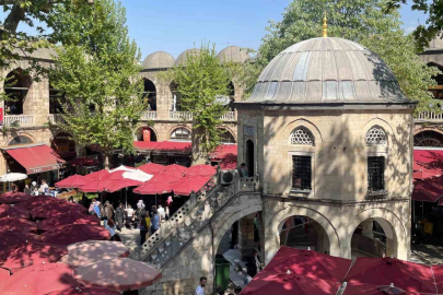 Bursa’nın tarihi çarşıları ve Hanlar Bölgesi’nde hafta sonu yoğunluğu