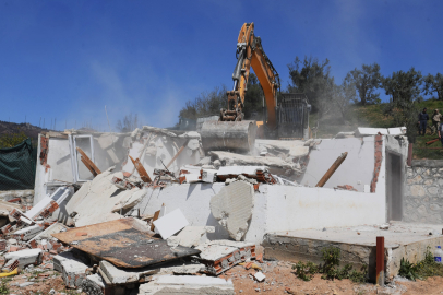 Osmangazi Belediyesi  imara aykırı yapılan 25 kaçak yapının yıkımını yaptı
