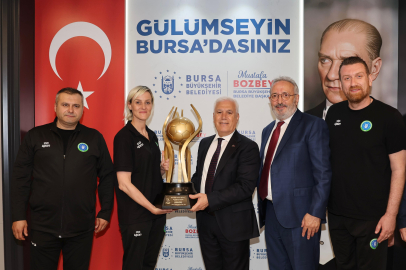 Şampiyon sporculardan Başkan Bozbey’e ziyaret