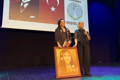 Türkan Şoray’ın tablosu ve imzaladığı kitabı eğitime destek için 1 milyona alıcı buldu
