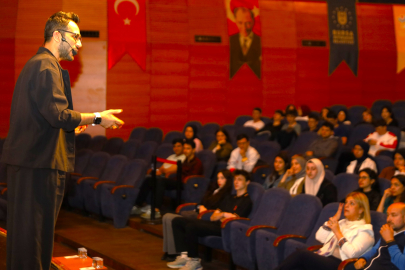 'Gri Koç', Bursalı gençlere sınav kazandıran taktikleri anlattı