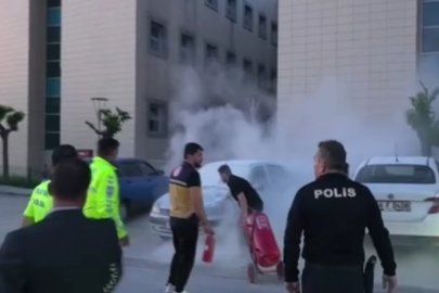 Hastanenin otoparkında bir araç alevlere teslim oldu