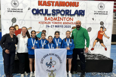 Bursa Osmangazili badmintonculardan namağlup şampiyonluk