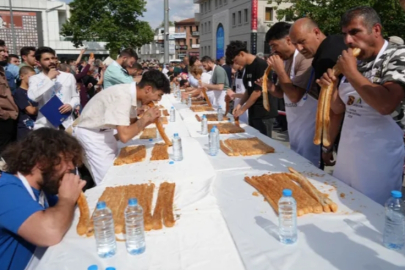 Bursa'da börek yiyerek 5 dakikada 10 gram altın kazandı!