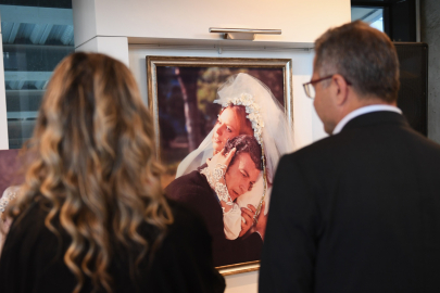 Bursa’nın ipek böceği kozaları usta oyuncuların fotoğraflarını süsledi