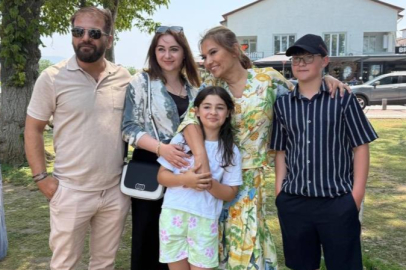 Demet Akalın’dan İznik'te minik hayranına jest