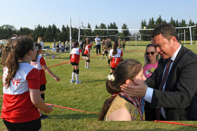 Osmangazi’de 1500 kız çocuğu voleybol sahasında yerini aldı