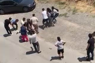 Bursa'da 15 yıl hapis cezasıyla aranan şüpheli yakalandı,  arbede de 1 polis memuru yaralandı