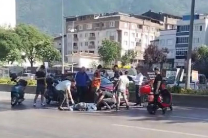 Üst geçit ihlali kazaya mâl oldu... Otomobilin çarptığı kadın ağır yaralandı