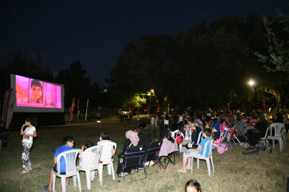 Osmangazi’de açık hava sinema keyfi devam ediyor