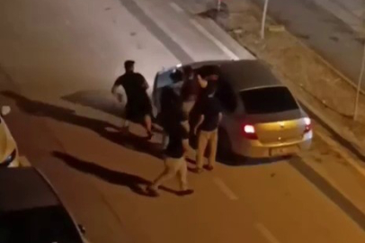 Yolunu kestikleri sürücüyü araçta darp ettiler
