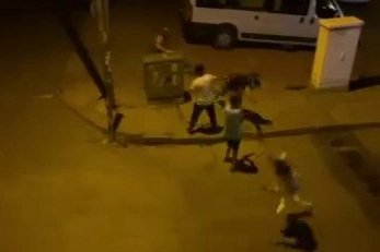 Kavga ettiği kişiye kaldırım taşıyla saldırdı