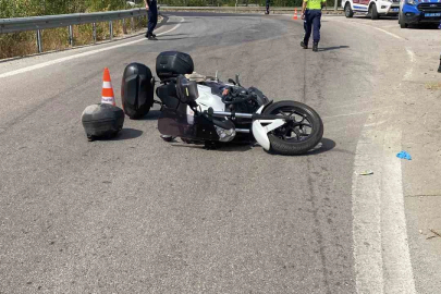Bursa’da motosiklet bariyerlere çarptı: Baba öldü, kızı ağır yaralandı