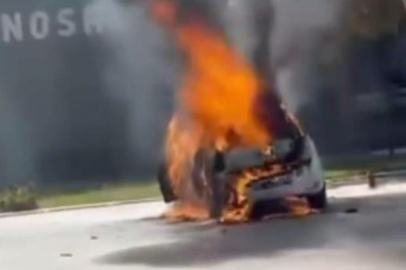 Bursa’da park halindeki otomobil alev topuna döndü