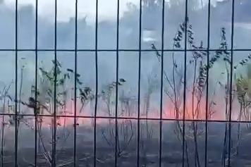 Ziraat meslek lisesinin bahçesi alevlere teslim oldu