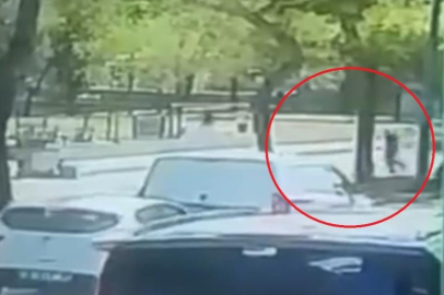 Bursa'da ticari aracın çarptığı adam hayatını kaybetti: Kaza anı kamerada