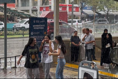 Bursa’da uzun süredir etkili olan sıcak hava ve kurak günlerin ardından başlayan sağanak yağış, vatandaşları sevince boğdu.