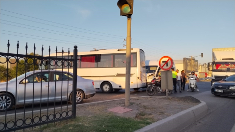 Bursa’da işci servisi ile yolcu minibüsü çarpıştı: 4 yaralı