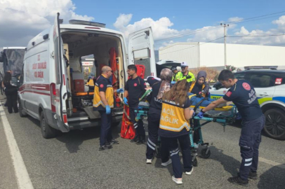Yolcu otobüsü gemi çapası taşıyan tıra çarptı...3 yaralı